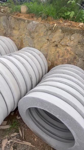 圓井蓋井座 新鮮出爐的水泥制品圓井蓋井座#施工現場實拍 #塑鋼模板 #